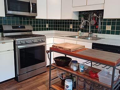 Building Photo - 1348 Brandon Square