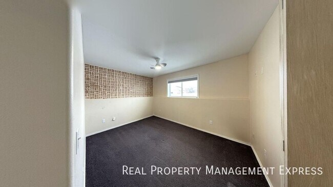 Building Photo - 6600 W 61st St