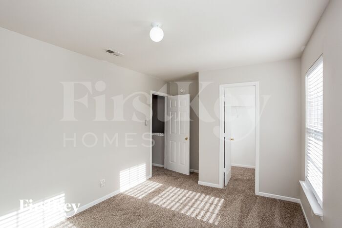 Building Photo - 10074 Golden Dr