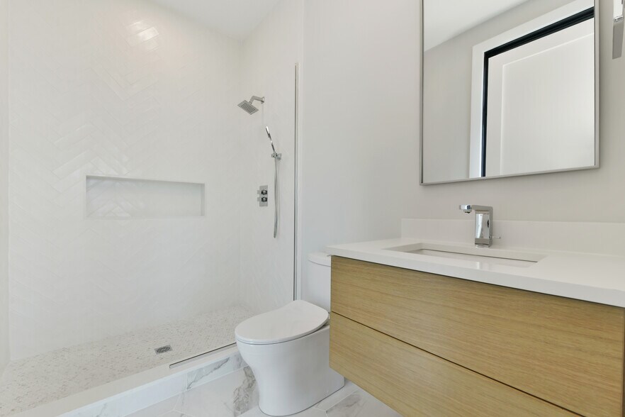 Building Photo - 14 Green St