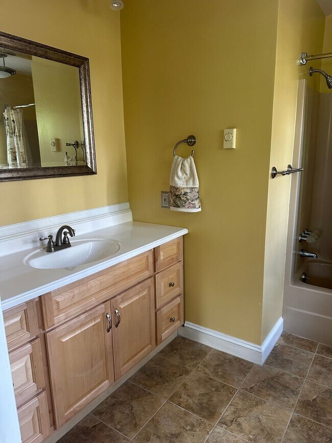 Building Photo - Beautiful Annapolis Home