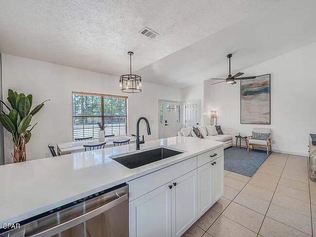 Building Photo - 6219 Poinciana Dr