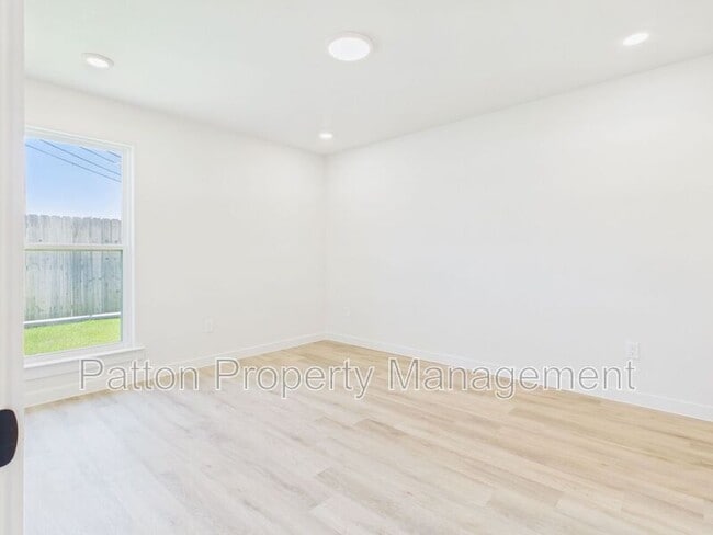 Building Photo - 2757 Paisley Rd