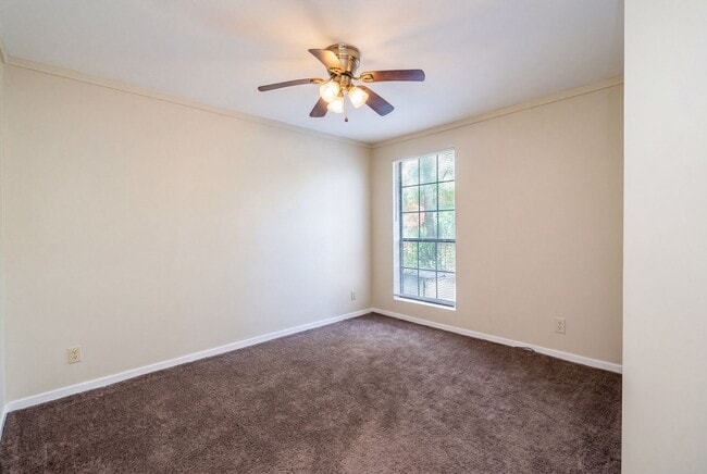 Building Photo - Classic Charm with Modern Updates – Spacious 4 Bedroom Rental