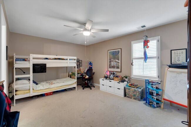 Building Photo - Beautiful Home in the Heart of Greenville
