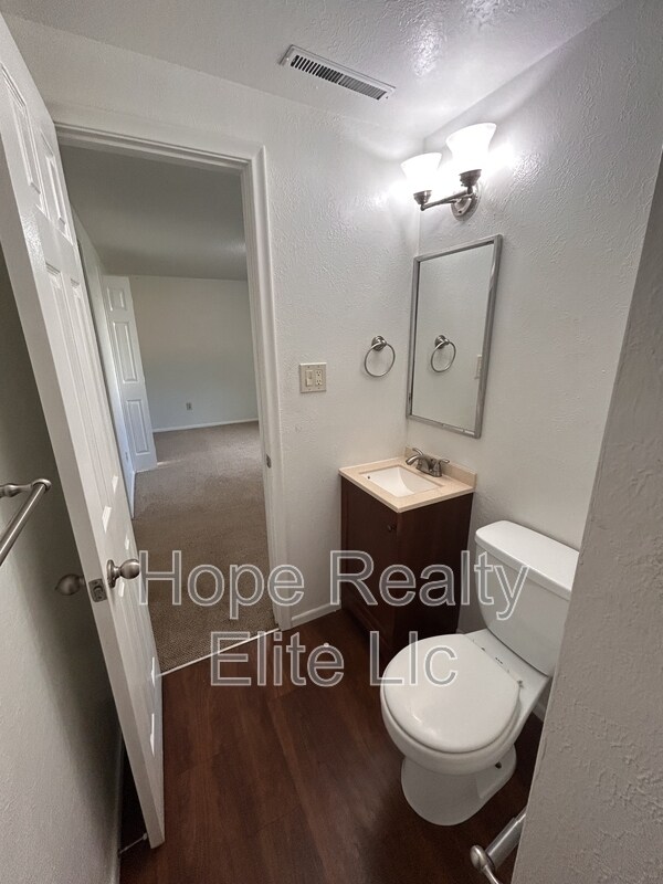 Building Photo - 1106 Querida Dr