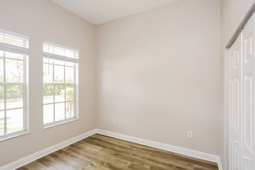 Building Photo - 5378 SW 183rd Ave