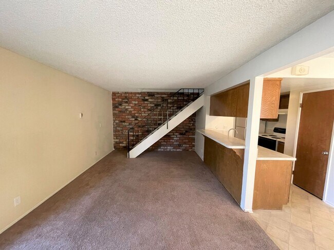 Building Photo - Centrally Located McKeon Condo