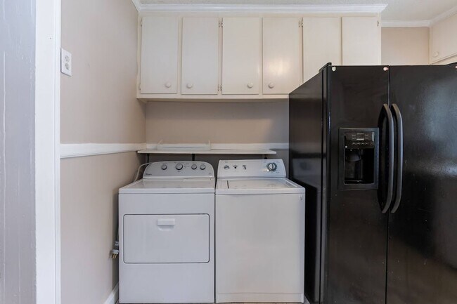 Building Photo - Cute and Tranquil 2 bed/1bath near Elon