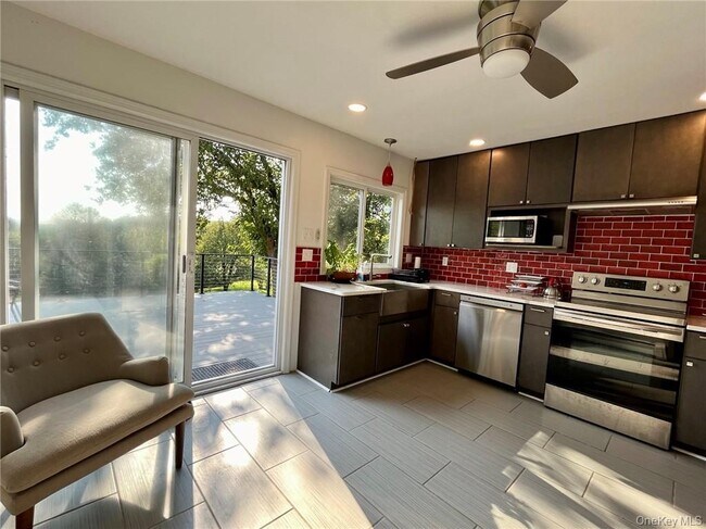 Building Photo - 47 Onderdonk Rd