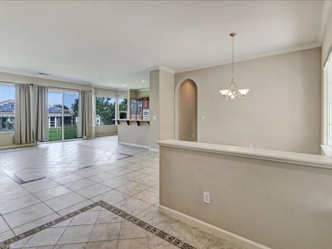 Building Photo - Trilogy 55+ Beautiful 3BD/3BA with pond view