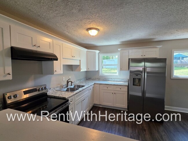 Building Photo - Awesome 3 bd/ 1.5 Bath Brick Ranch / No Steps / Totally Renovated / Great Location