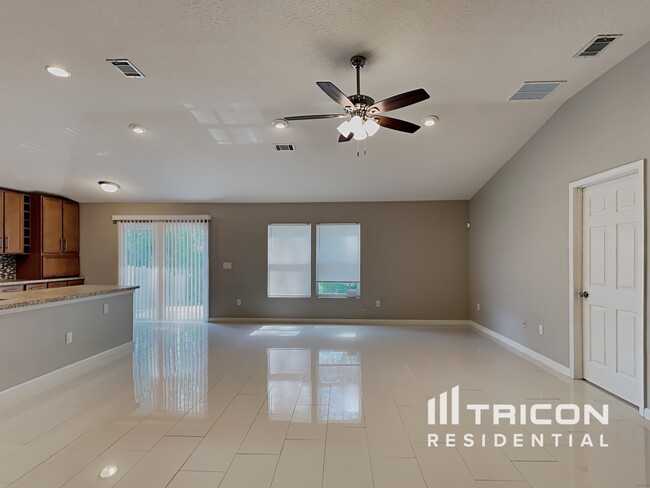 Building Photo - 15252 Bareback Dr