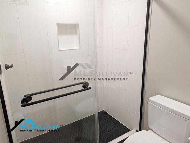 Building Photo - 229 W Elm St