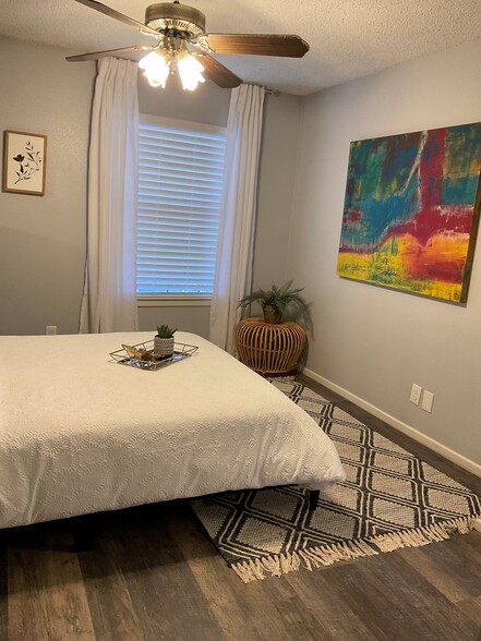 Master Bedroom - 13018 Heimer Rd