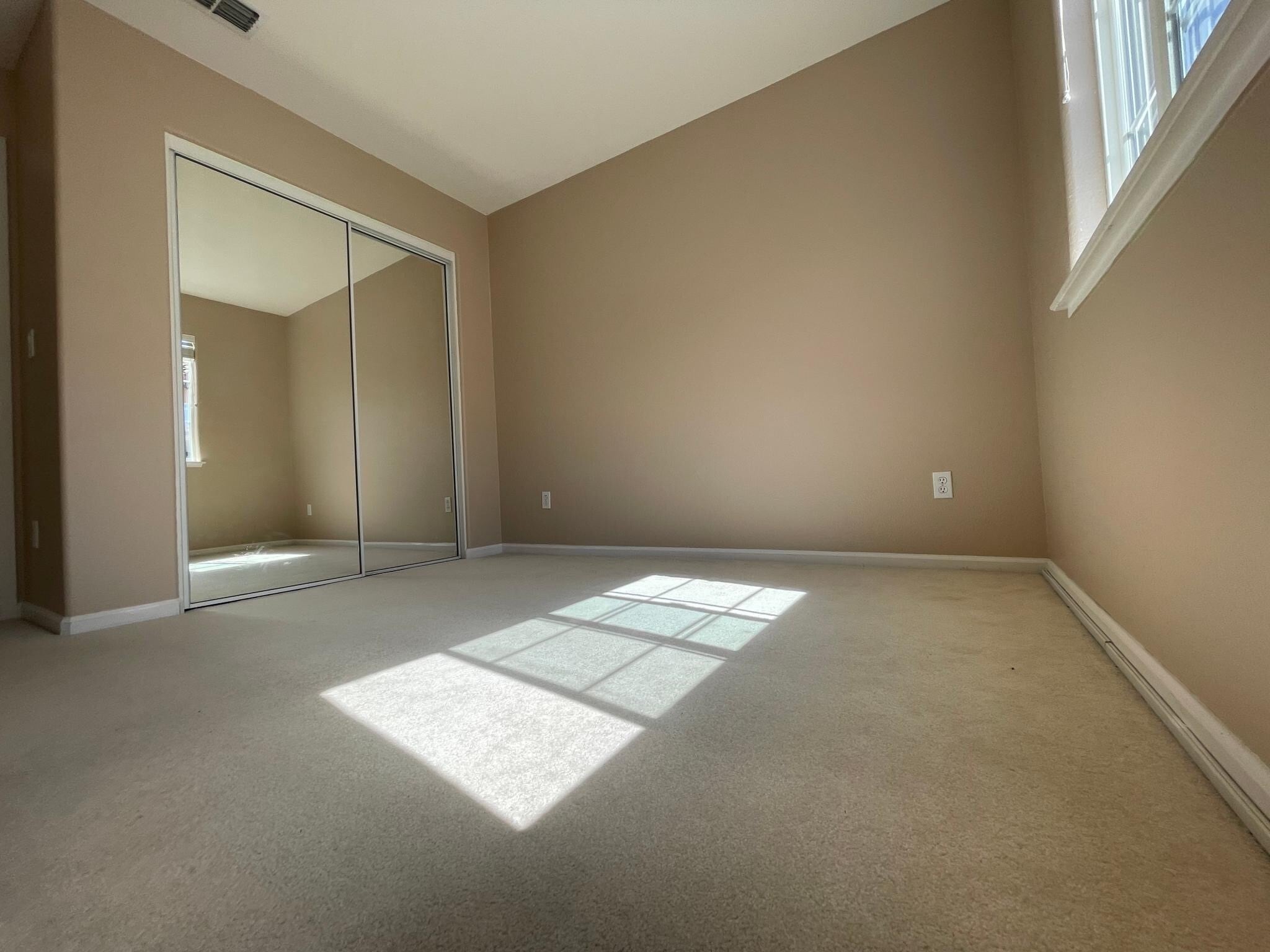 2nd large bedroom - 27 Meritage Cmn