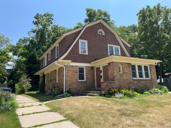 Primary Photo - 2230 Riverside Dr NE