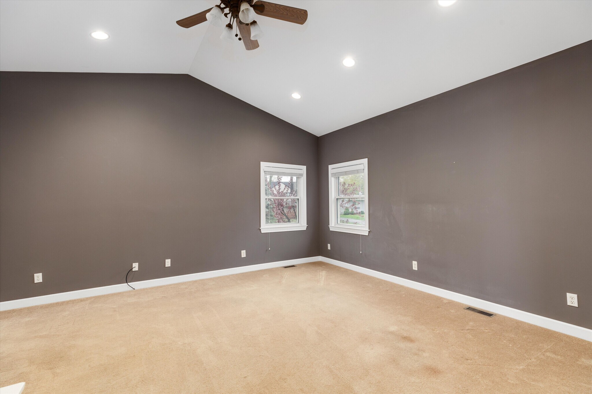 Building Photo - 854 Brooklawn Dr