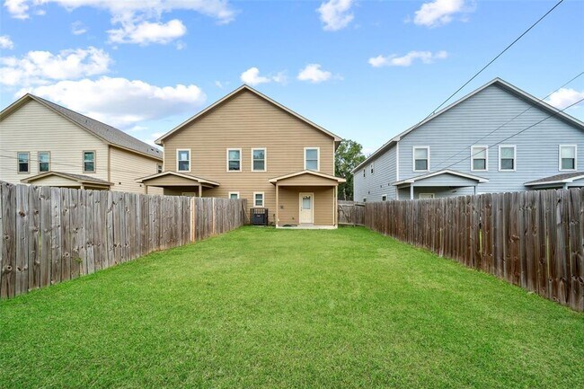 Building Photo - 9018 Everglade Dr