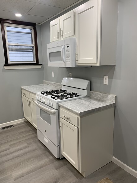 Building Photo - 23 Hakes Ave