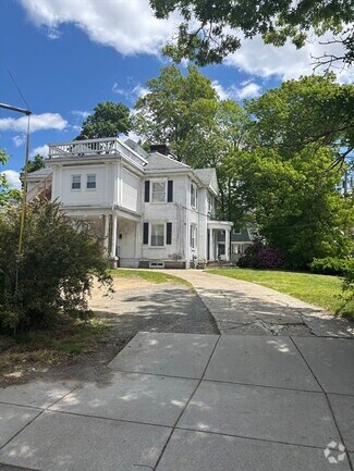 Building Photo - 215 W Elm St