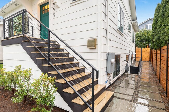 Building Photo - 2453 4th Ave W