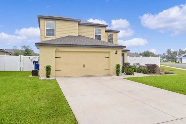 Building Photo - FULLY FENCED BACK YARD!