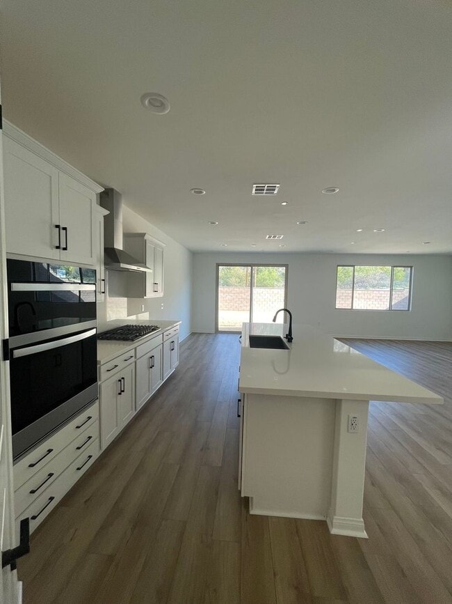 Building Photo - 21672 Thomas Ct