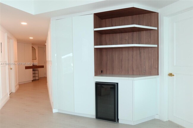 Building Photo - 500 Brickell Ave