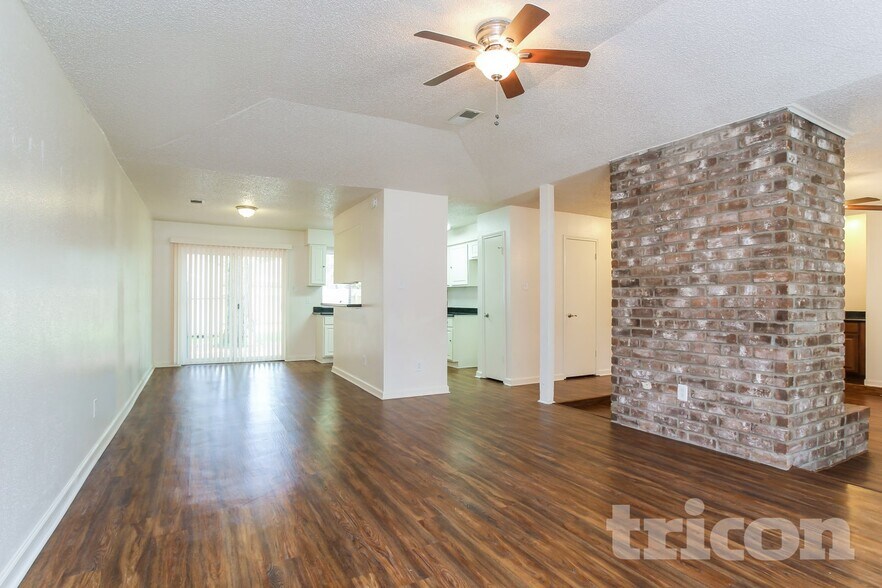 Building Photo - 4926 Algernon Dr