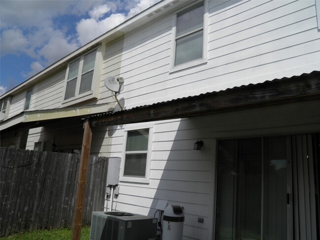 Building Photo - 8026 Fisher Glen Ln
