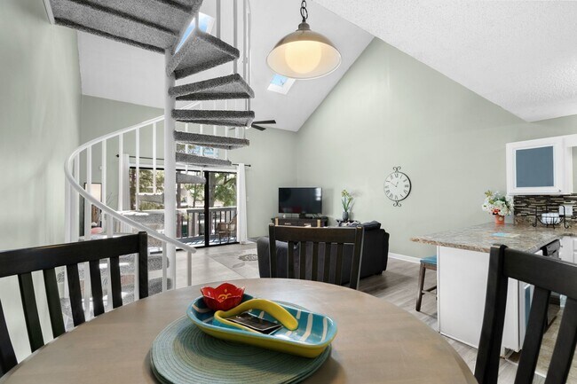 Building Photo - Free Utilities!! Seasonal Rental Available from Sept 10, 2025 through March 31, 2026