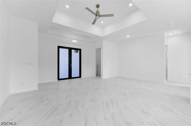 Building Photo - 846 Cadis St E