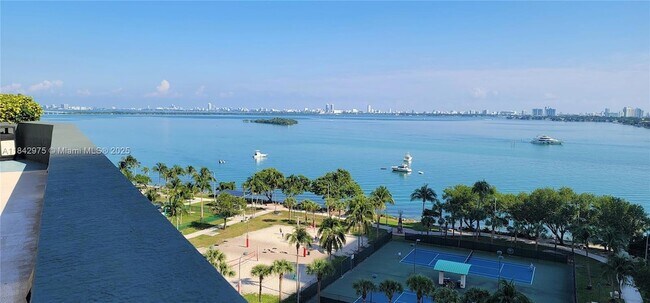 Building Photo - 1750 N Bayshore Dr