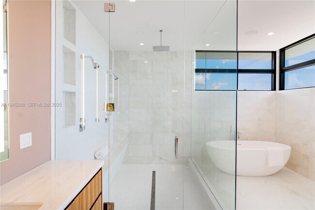 Building Photo - 1248 NE 89th St