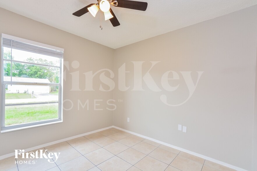 Building Photo - 2927 Arrendonda Dr