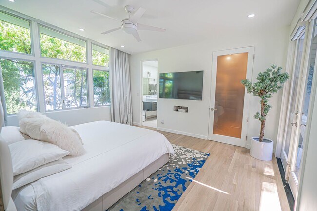 Building Photo - COMING SOON! 3 Bedroom Home for Rent in West Hollywood!