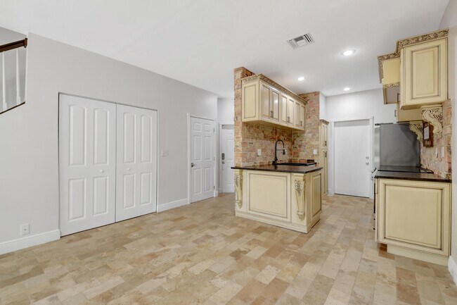 Building Photo - 6306 Crescent Lake Way