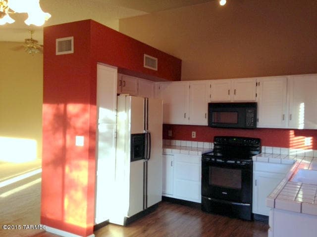 Building Photo - 721 N Woodrose Pl