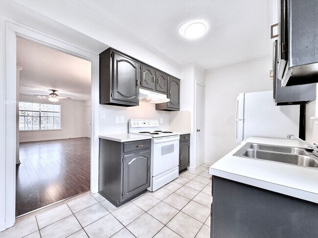 Building Photo - Spacious 2 Bed/2 Bathroom Condo in Bocage – Walk to Towne Center & Whole Foods!