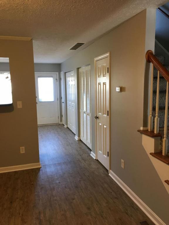 Building Photo - 619 Iowa Ave