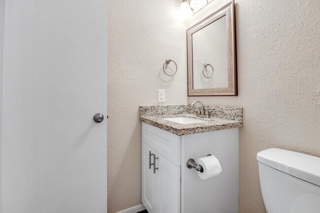Building Photo - 20235 Apache Gardens Ln