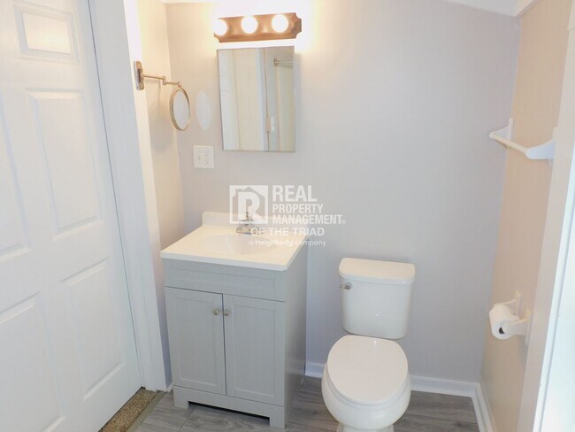 Building Photo - Cute 3 Bedroom/2 Bath Home in Greensboro 2...