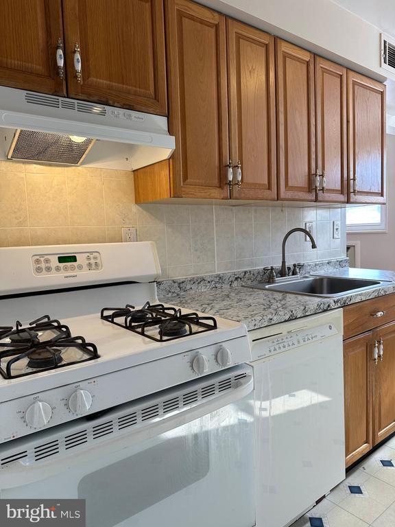 Building Photo - 1961 Carter Rd