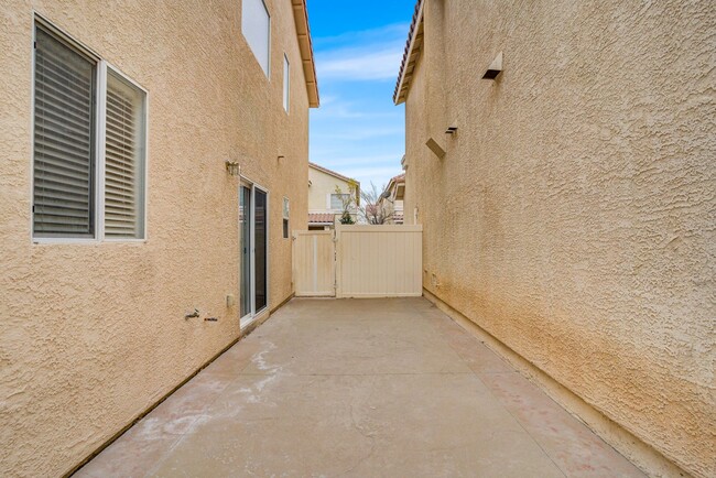 Building Photo - 7268 Vinca Rd