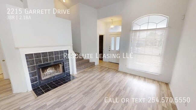 Building Photo - 2215 Garrett Dr
