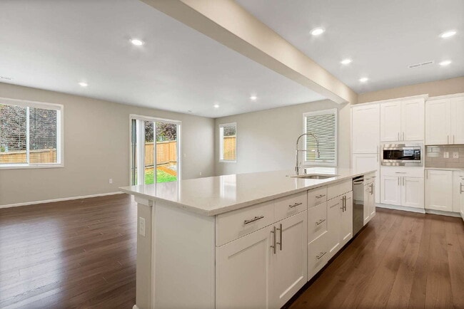 Building Photo - Extravagant Home for Rent - Heart of Covington