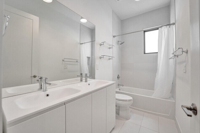 Building Photo - 5939 Brookfield Cir W