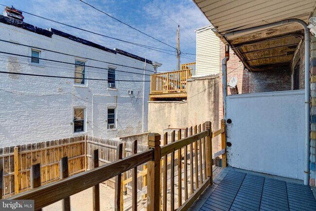 Building Photo - 442 N Linwood Ave