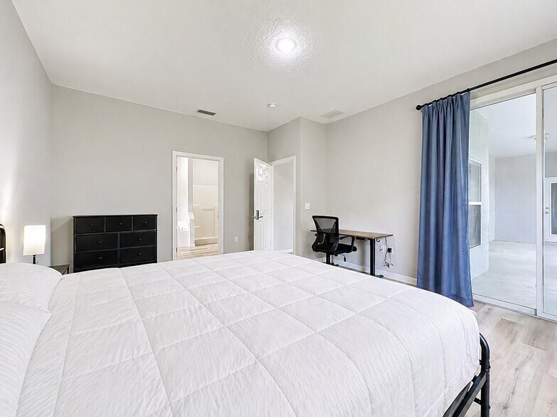 Building Photo - 57 Renshaw Dr